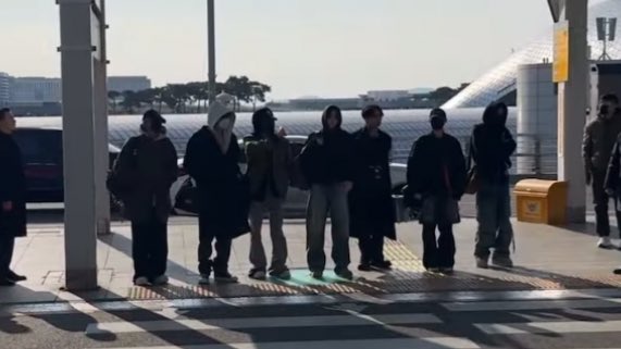 EN7ernally's tweet photo. enhypen on their way to japan for walk the line fukuoka ✈️ safe flight my seven 🥹🤍 https://t.co/rDHteYOqbr