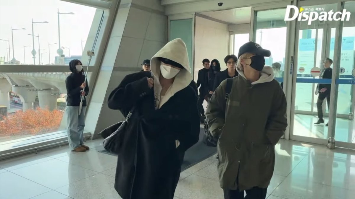 EN7ernally's tweet photo. enhypen on their way to japan for walk the line fukuoka ✈️ safe flight my seven 🥹🤍 https://t.co/rDHteYOqbr