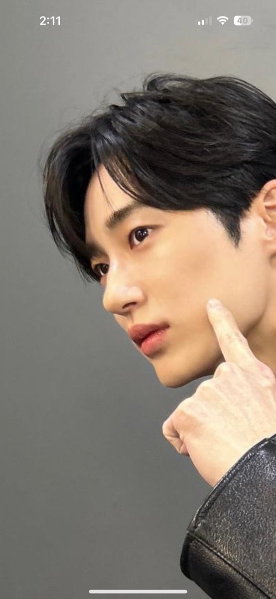 올해 덕질인생중 가장 행복하게 해주신
트친 앤다 변배우께 무한한 감사인사 전하며

올해 마지막 #나눔이벵
1️⃣미니사인무드등 1분
2️⃣뜨서기(변더에러 에디션) 1분
3️⃣어디야앞치마&amp;커피가방세트 1분
(위 상품 외 사진에 있는 물건은 다 불포함)

#rt + 국내주소한정(GS반택가능하신분)
위버스 디엠