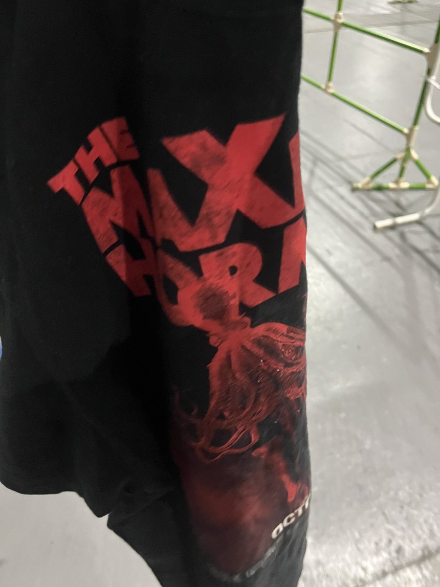 f_3A7's tweet photo. 着替えたはいいけど
今日来てきたTシャツ荷物すぎる笑
これ一つにクロークも勿体無いしなあ
#レディクレ https://t.co/fPUrD8uyjt