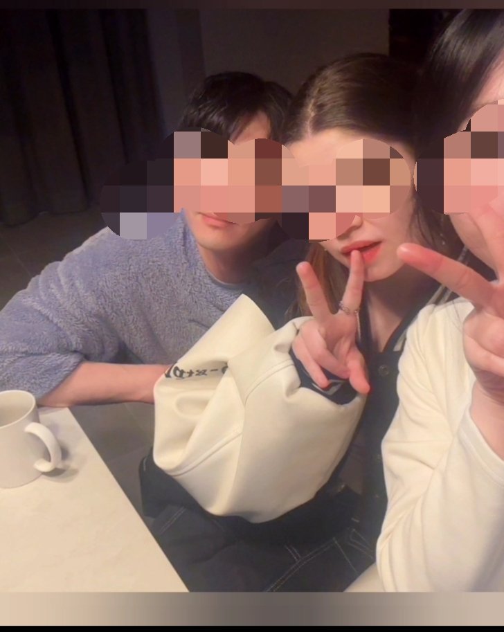 크리스마스 이브때 두명의 여인네들과 casa32풀빌라여행. 요즘관클도재미없고 뭔가 무료했는데 너무좋았던시간.
#맘눌뎀 #섹트 #관클 #성향 #일탈 #이디자 #그리드 #부커 #커플만남 #관전 #초대남 #초대녀 #ㅊㄷㄴ #멜돔 #펨섭 #슬랜더