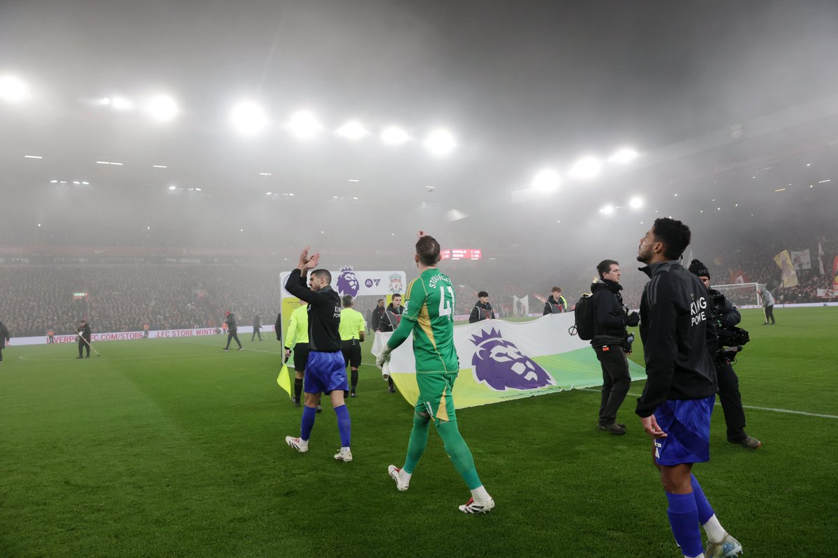 It wasn’t the result we all wanted but it was a special feeling making my Premier League Debut 🧤⚽️ Dreams do come true ✨ Onto to the next 🔛

Od dziecka marzyłem o tym dniu. Dziękuję wszystkim, którzy mnie wspierają i pomogli mi do tego dążyć ❤️ Marzenia się spełniają ✨