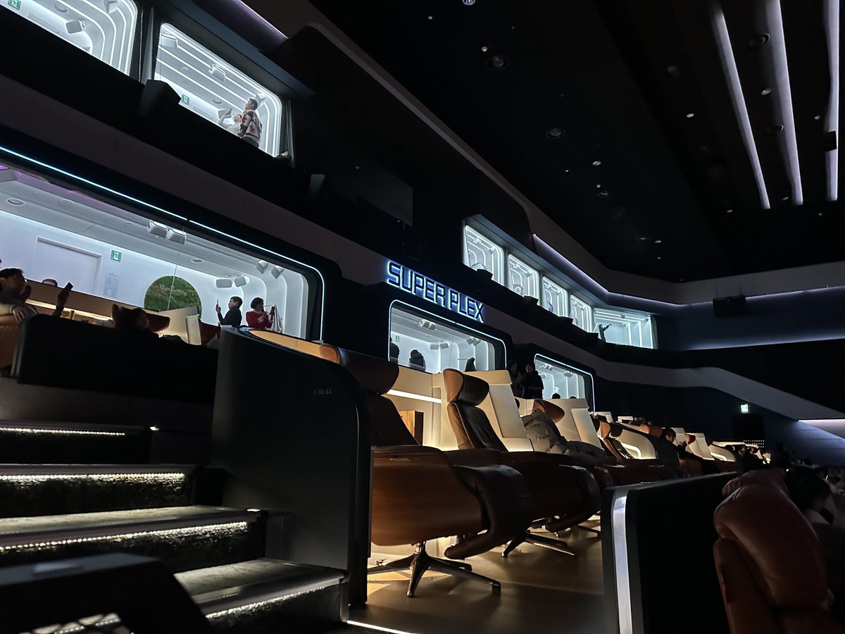 AvDhjqMMOfVhAHo's tweet image. このシートはヤバいです❣️
快適過ぎて寝ちゃう💦

#SUPERPLEX
#ロッテワールドタワーシネマ