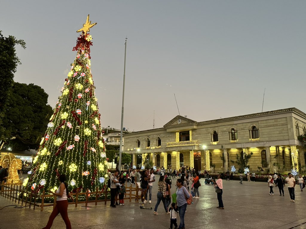 Charly083's tweet photo. Navidad en #Chilpancingo! https://t.co/yUewGuccAR