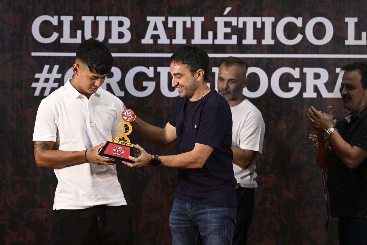 clublanus's tweet photo. 🇱🇻 Premios Granate 2024

🥇 Granate de Oro Profesional: Julio Soler (fútbol masculino)

🥇 Granate de Oro Deportes Individuales: Rodrigo Moreno (gimnasia artística)

🥇 Granate de Oro Deportes Colectivos: Mara Ventos (handball) https://t.co/c7KkSA9Dh2