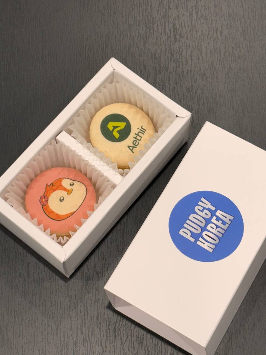 soolisoorii's tweet image. Had the worst FOMO missing Pudgy's year-end party last night but @PudgySook saved my morning with these cute @pudgypenguins macarons! 🥺