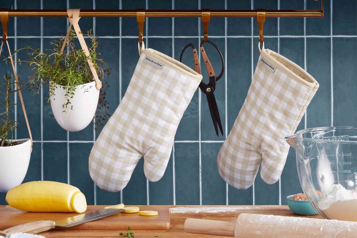 Amazon Slashed Prices on Thousands of After-Christmas Sales—Here are The 27 Best Under $25 bhg.com/after-christma…