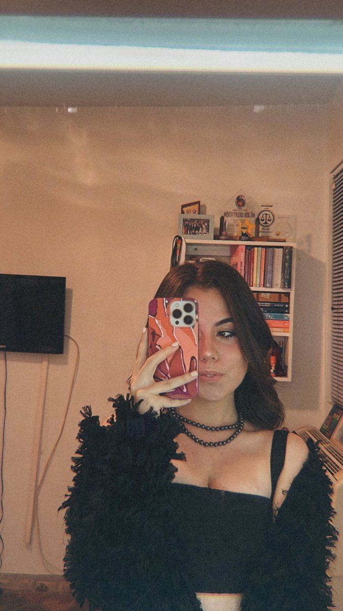 aspadron_'s tweet photo. Yo vengo a decir que me sentí increíble con mis dos outfits navideños (es lo mismo solo que para rumbear me cambie el top) https://t.co/HjqMrPZI0S