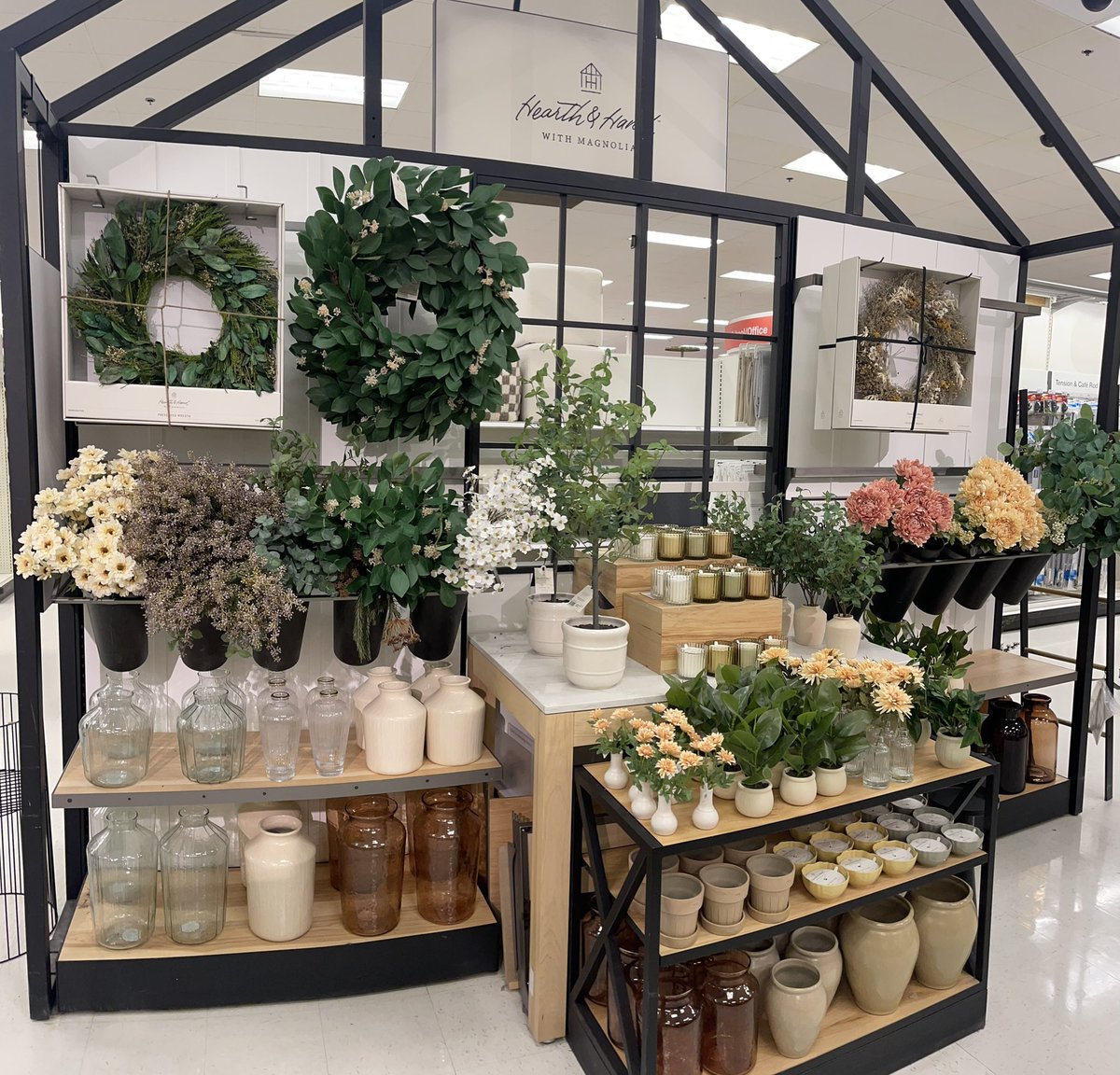 MaySandlin11's tweet image. Spring tones for the newest Hearth &amp;amp; Hand collection🌼🌱🌷Glad to have gotten this completed last week @emily69716809 @bvaughntl #target #visualmerchandiser #hearthandhandwithmagnolia