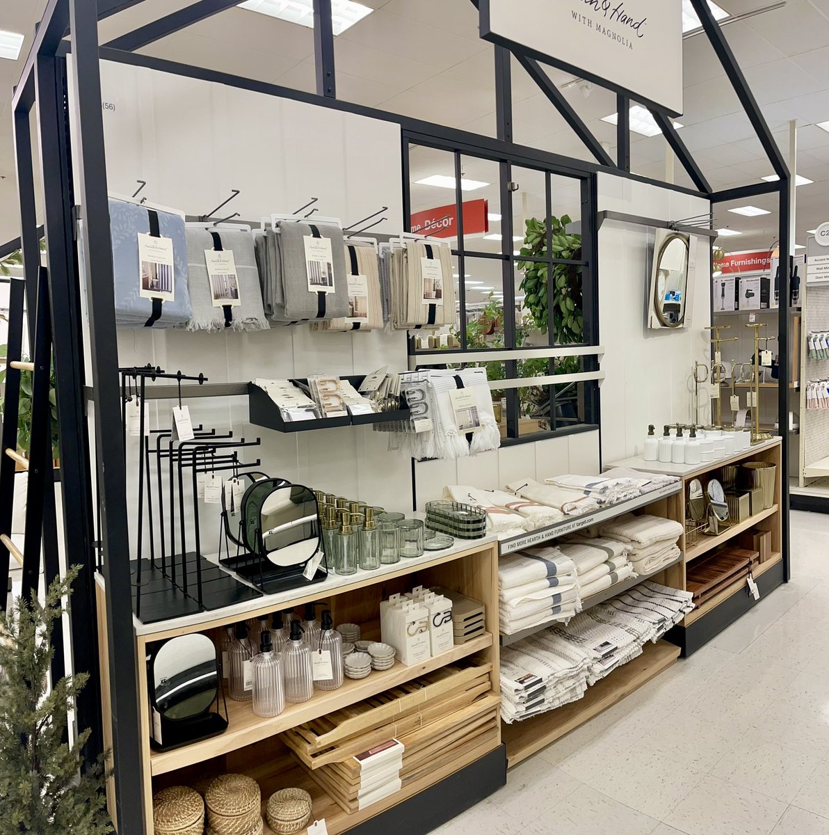 MaySandlin11's tweet image. Spring tones for the newest Hearth &amp;amp; Hand collection🌼🌱🌷Glad to have gotten this completed last week @emily69716809 @bvaughntl #target #visualmerchandiser #hearthandhandwithmagnolia