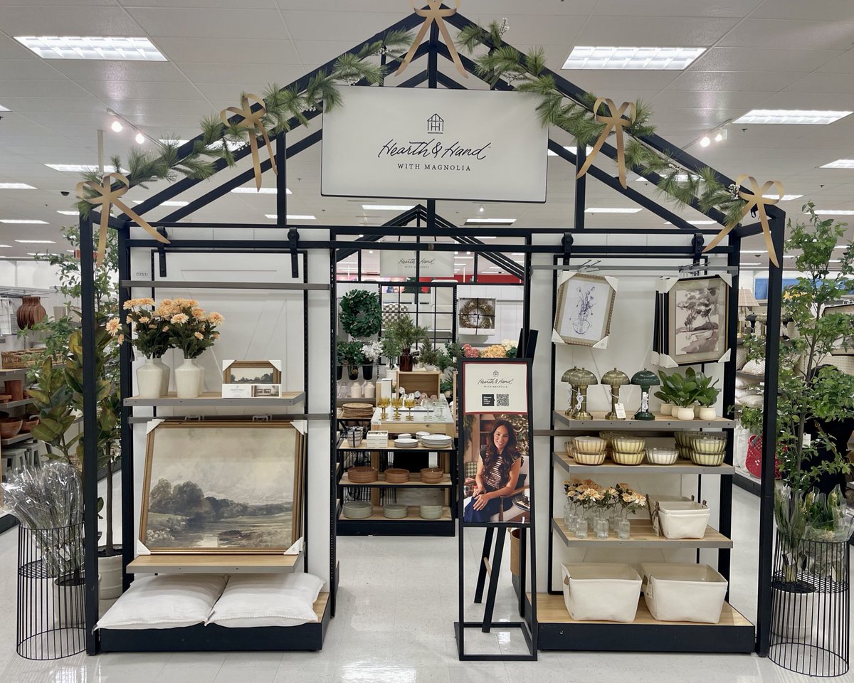 MaySandlin11's tweet image. Spring tones for the newest Hearth &amp;amp; Hand collection🌼🌱🌷Glad to have gotten this completed last week @emily69716809 @bvaughntl #target #visualmerchandiser #hearthandhandwithmagnolia