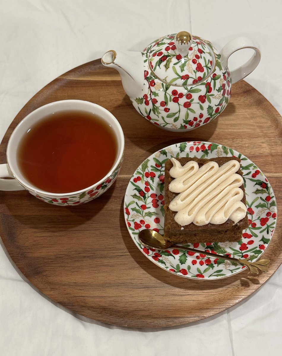 pumpkin rooibos tea and gingerbread cake I got from a coworker. it was one of the best cakes I’ve ever tried