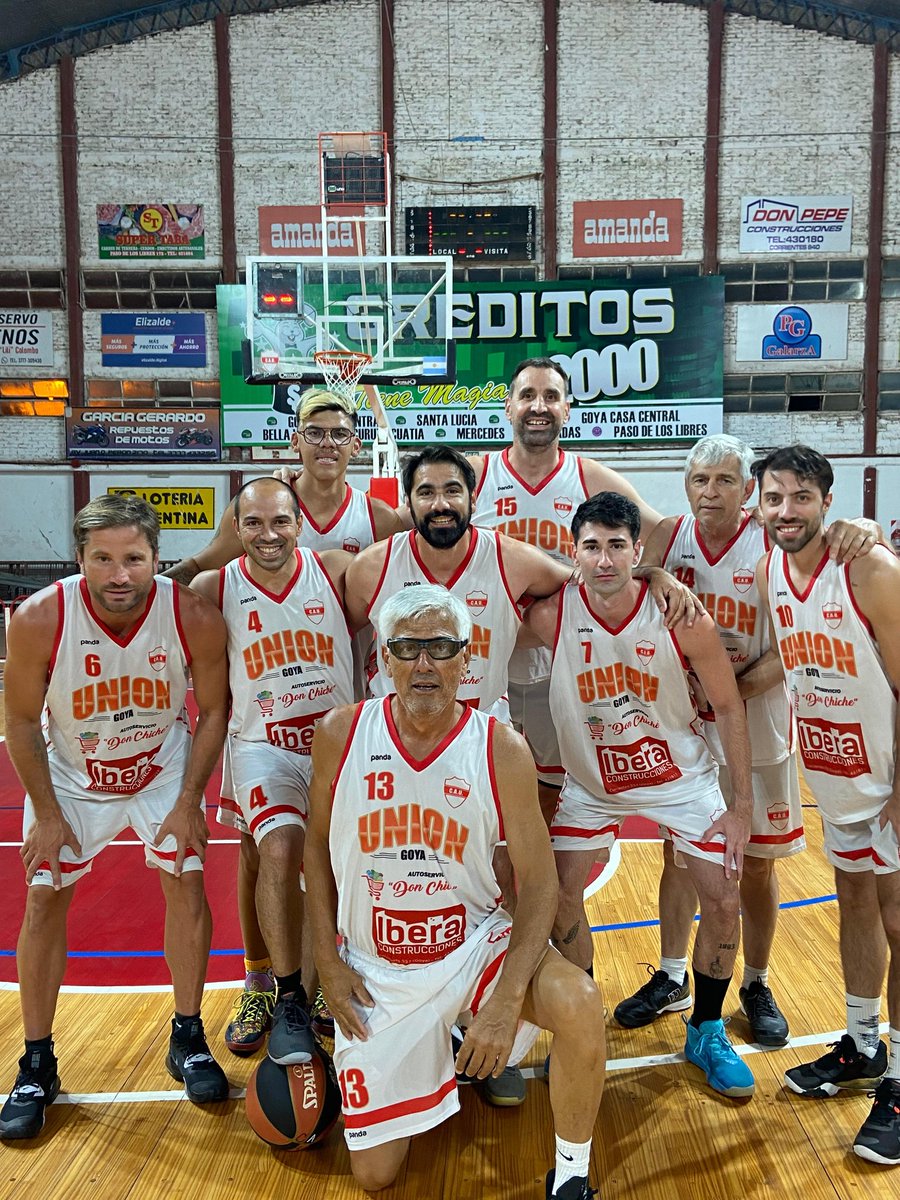 YacaKammerichs's tweet photo. Equipo familiar: Pedro, Carli, Gera, Fer y Agus Fornies. Juan y Joaquín Gómez Fornies. Juan P y Fede Kammerichs Fornies. https://t.co/0DfHMLXe1q