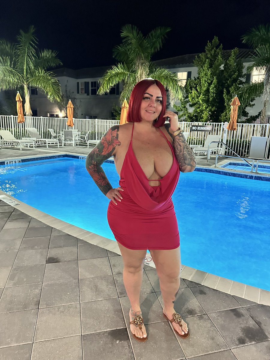 BigMamaFLXXX's tweet photo. Outside tonight bringing in my birthday! Happy birthday to me!!!  12/27🩷🩷🩷 https://t.co/gTp8tv0S4F