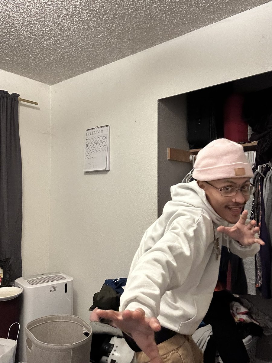 LILTAVlS's tweet photo. I took these high as hell on shrooms https://t.co/DmlF4JQNjn