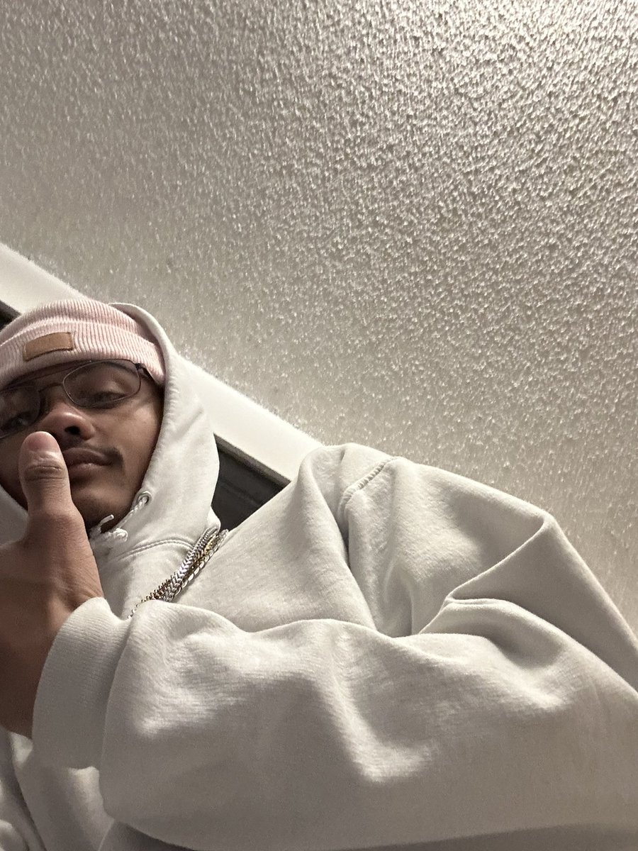 LILTAVlS's tweet photo. I took these high as hell on shrooms https://t.co/DmlF4JQNjn