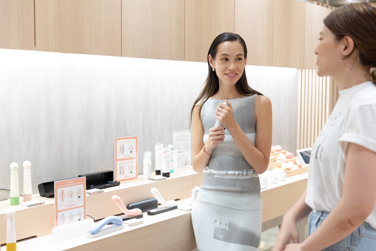 iroha_PR's tweet image. 😢1/14(火)閉店😢
iroha STORE大丸梅田店の歴史を振り返る⑤📚

2023年7月には水原希子さんがiroha STORE大丸梅田店を訪問✨
チェキ撮影＆直筆サイン会イベントを実施し、20代～50代と幅広い年齢層の方々にご参加いただき、大盛況となりました！

インタビューはこちら👇
iroha-tenga.com/contents/iroha…