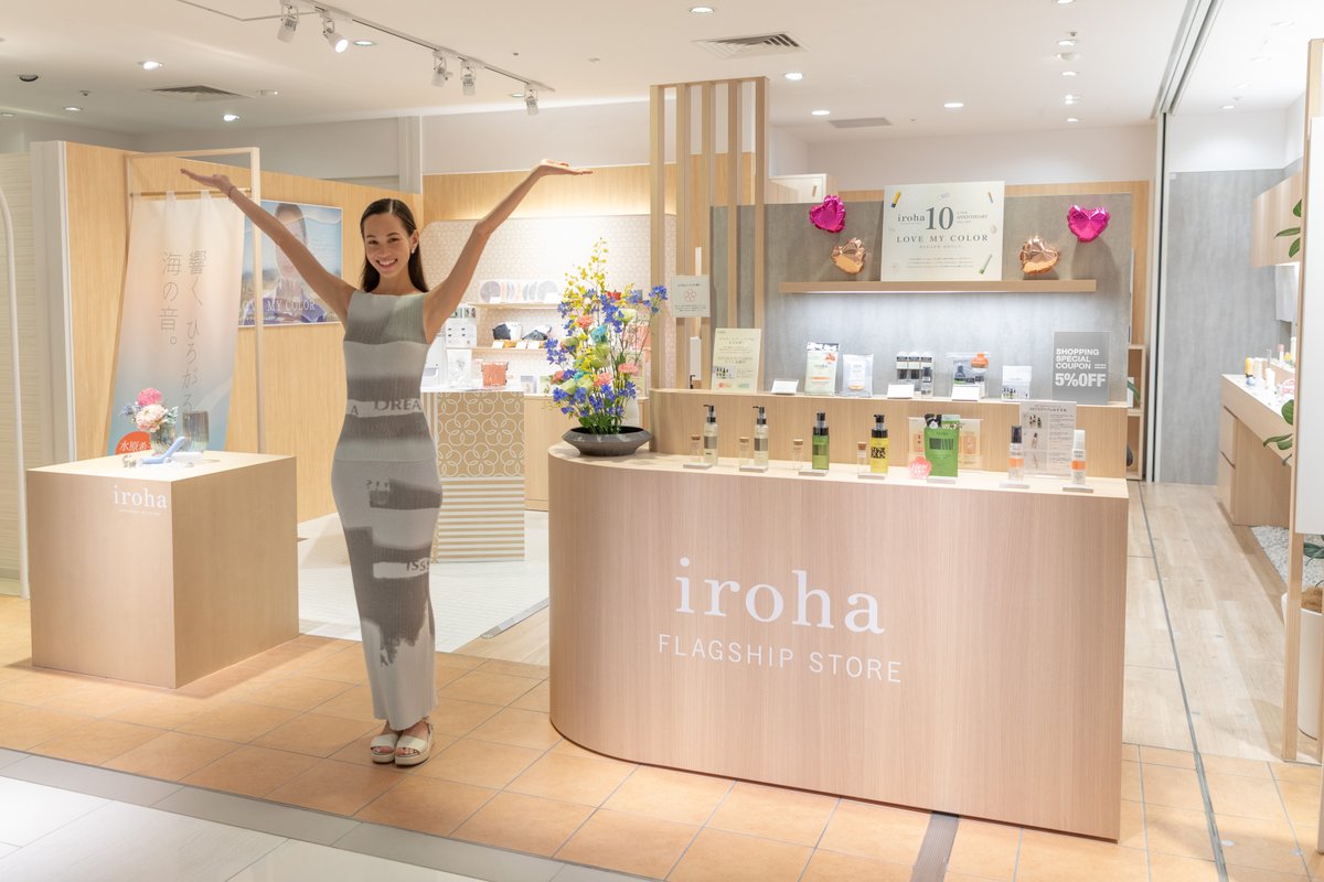 iroha_PR's tweet image. 😢1/14(火)閉店😢
iroha STORE大丸梅田店の歴史を振り返る⑤📚

2023年7月には水原希子さんがiroha STORE大丸梅田店を訪問✨
チェキ撮影＆直筆サイン会イベントを実施し、20代～50代と幅広い年齢層の方々にご参加いただき、大盛況となりました！

インタビューはこちら👇
iroha-tenga.com/contents/iroha…