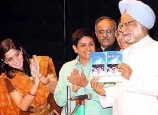 AchalBuZzing's tweet photo. Sad on passing away of #DrManmohanSingh, Former Indian PM. A very good human being, soft spoken &amp; humble.
He will remembered for the much needed Economic Reforms he gave India. We're reaping its benefits. Released #DrKiranBedi Book, it's cover was designed by #buzzcommunications https://t.co/mdPAUcB4tN