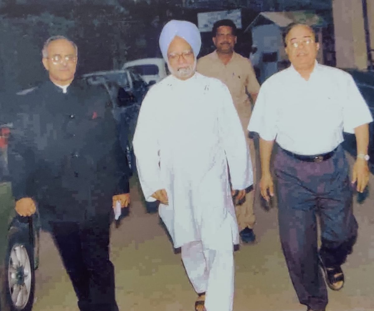 AchalBuZzing's tweet photo. Sad on passing away of #DrManmohanSingh, Former Indian PM. A very good human being, soft spoken &amp; humble.
He will remembered for the much needed Economic Reforms he gave India. We're reaping its benefits. Released #DrKiranBedi Book, it's cover was designed by #buzzcommunications https://t.co/mdPAUcB4tN