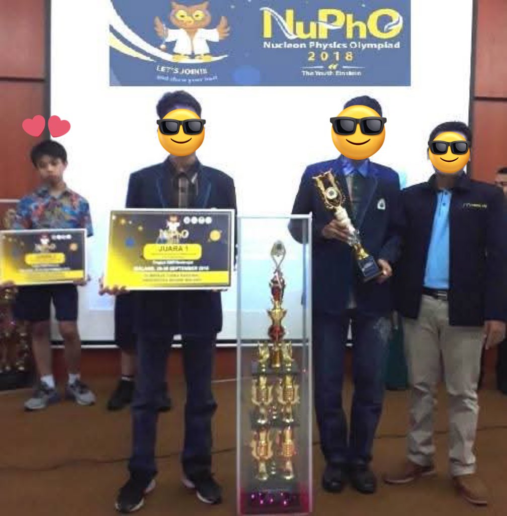 tsukilove8424's tweet photo. Meski saat itu, #imkevin tidak berhasil meraih juara pertama di babak final, namun di lomba pertama kalinya, dia berhasil mendapatkan juara 2 di bidang fisika NuPho tingkat nasional. 

#kevinklopedia #kevmistry https://t.co/NjtjwsT2br