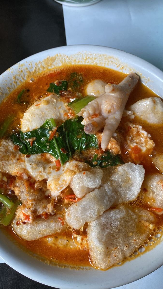 eatsimple_x's tweet image. mending PEMPEK apa SEBLAK gais?