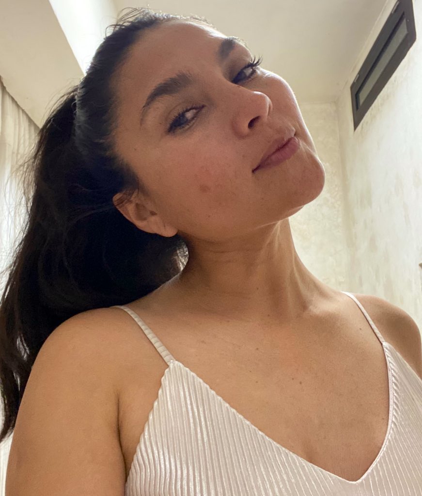 Jamie_1260's tweet photo. Soy una mujer imperfecta, pero soy auténtica y eso es mejor. ❤️🔥
#40 🌹 #Natural #Intensa #Valiente #Tenaz #Sencilla #Consciente #Fuerte #Segura #Terca #Necia y #Testaruda 🤭 https://t.co/IT1H5z3vGF