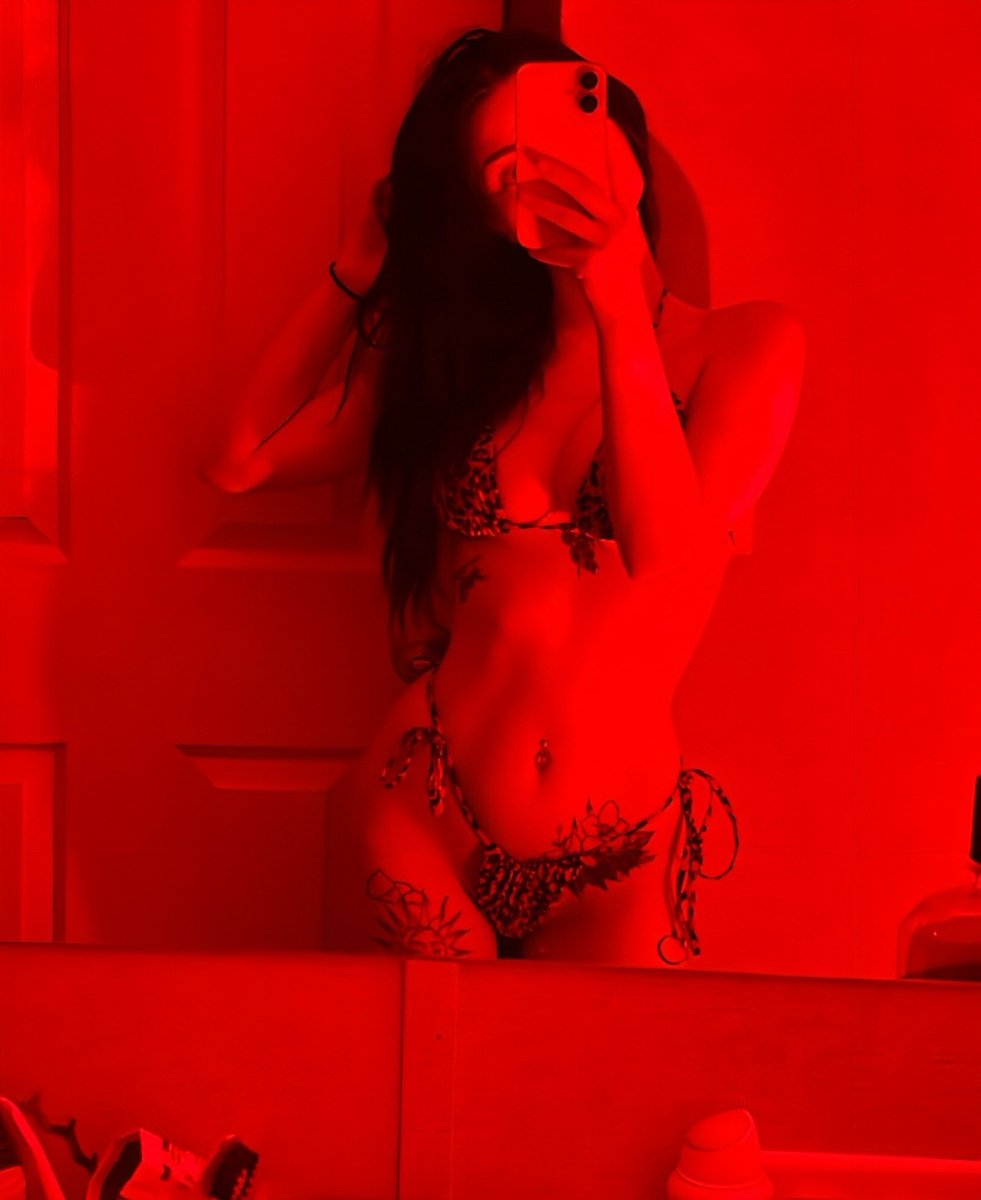 Cassand08156948's tweet photo. #redlighting #of #petitegirls #girls #shortgirl #tatted #mirrorselfie #selfie #bikini https://t.co/Cr2eIIBl1b