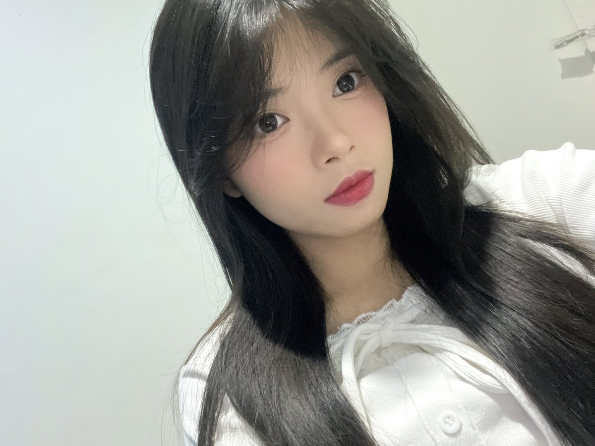 A_FionyJKT48's tweet photo. #TGIF 🤍 https://t.co/Dp8w96tcfL