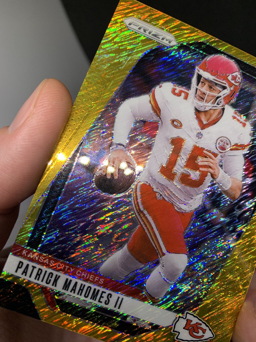 2024 Panini Prizm FOTL Patrick Mahomes Gold Shimmer /10 - small print line on front across right hand

FS - Serious inquiries only