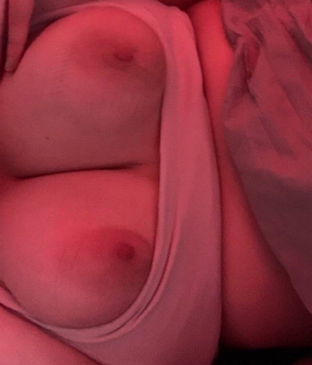 luverbaby2's tweet photo. in bed horny 💕💕💕 https://t.co/zo3dKX5vsj