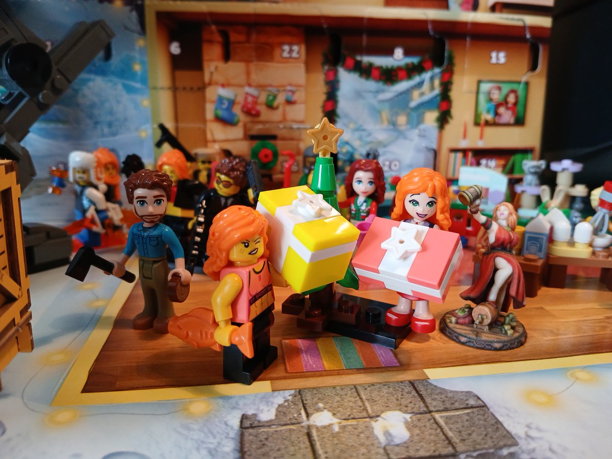 HelixVindictus's tweet photo. #LegoFriends Advent Calendar 2024, Day 23: Presents for under the tree! #Lego #IcePlanet #MommyHelix #BattleTech #MechWarrior #FASAcorporation #ForkliftCertified https://t.co/nVa9VpFkqB