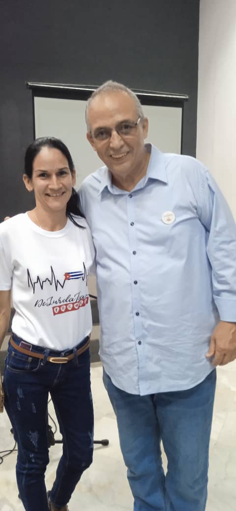 Casandra8494's tweet photo. @Guerrerotony161 @DeZurdaTeam_ @AbelPrieto11 @CasAmericas @EVilluendasC Realmente inolvidable, compartir con usted, Abel, Yaquelin y Villuendas.
Me siento feliz haber compartido en tan calurosa tarde.
#MiTeam https://t.co/zVwOeBH2jc