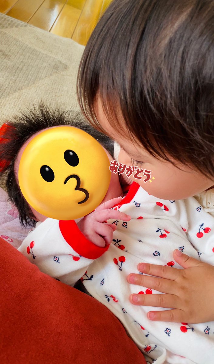 うどん&おでん&こんぶ🎀2y&0y👶 (@udonchan0401) on Twitter photo 1歳8ヶ月差の姉妹のご対面。どんなリアクションになるのかなぁと少し心配してたけど、自分の胸をたたいて、抱っこ抱っこと何度も妹を抱っこしたがって、なでなでトントンしてくれてます☺️🌸 1歳8ヶ月差の姉妹のご対面。どんなリアクションになるのかなぁと少し心配してたけど、自分の胸をたたいて、抱っこ抱っこと何度も妹を抱っこしたがって、なでなでトントンしてくれてます☺️🌸