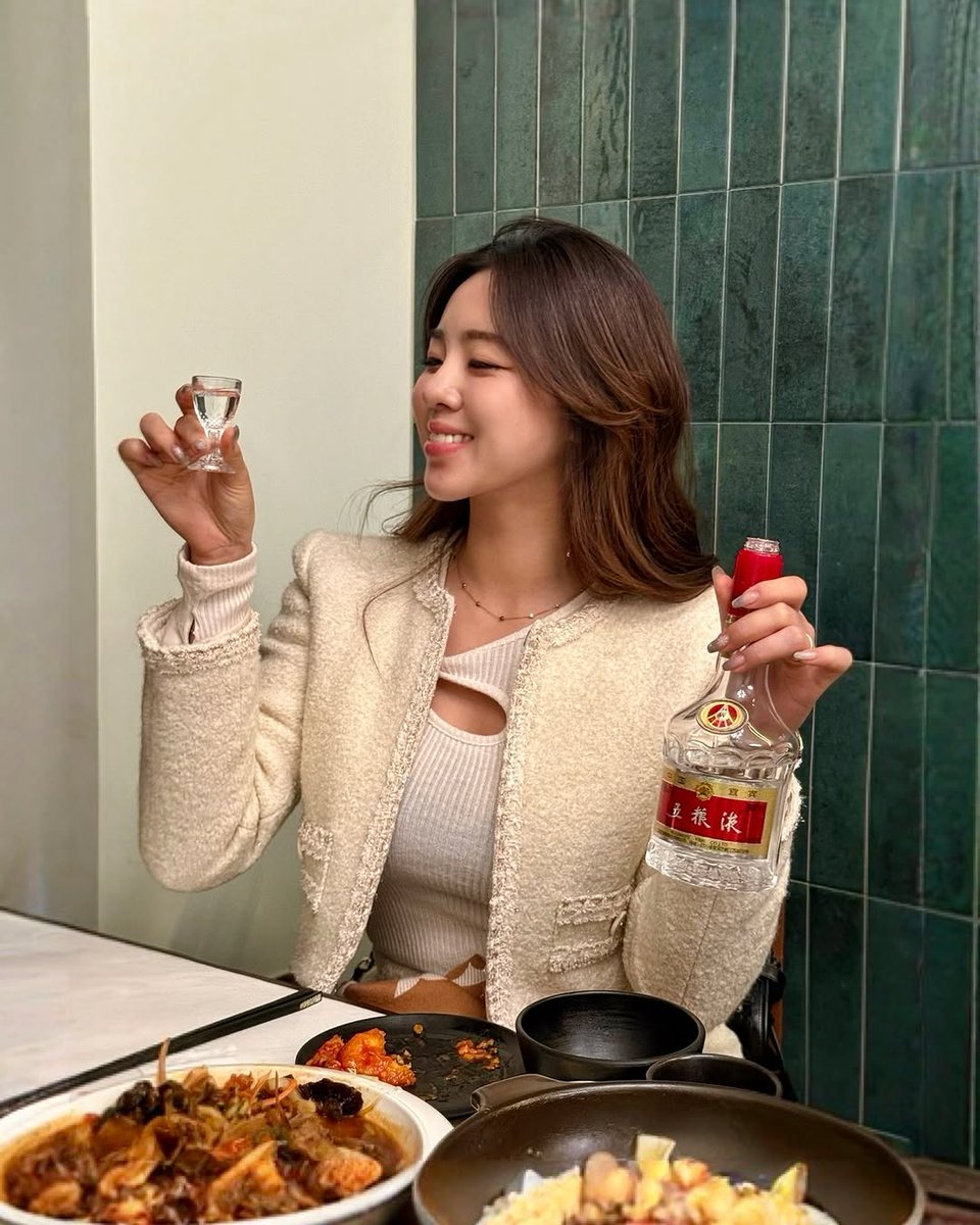 みんなに昨夜の楽しい時間を再配布します🥰
前夜祭で家は最も暖かい港ですどこにいても、家族の笑い声はいつも私の心の中で一番美しいメロディーです。私達に祝杯をあげさせて、この貴重な団欒の時間を共有します!🌷