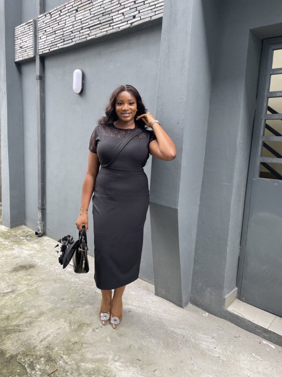 It’s a new weekend to #shopAndrella for these outfits on SALE💃🏾😍
:
Asymmetrical plisse dress was 22,900 now 20,900
Nanya dress was 20,900 now 18,900
Pam dress was 25,900 now 23,900
Black lace dress was 22,900 now 19,900

:
Please retweet 🙏🏾🥹#ANDRELLA