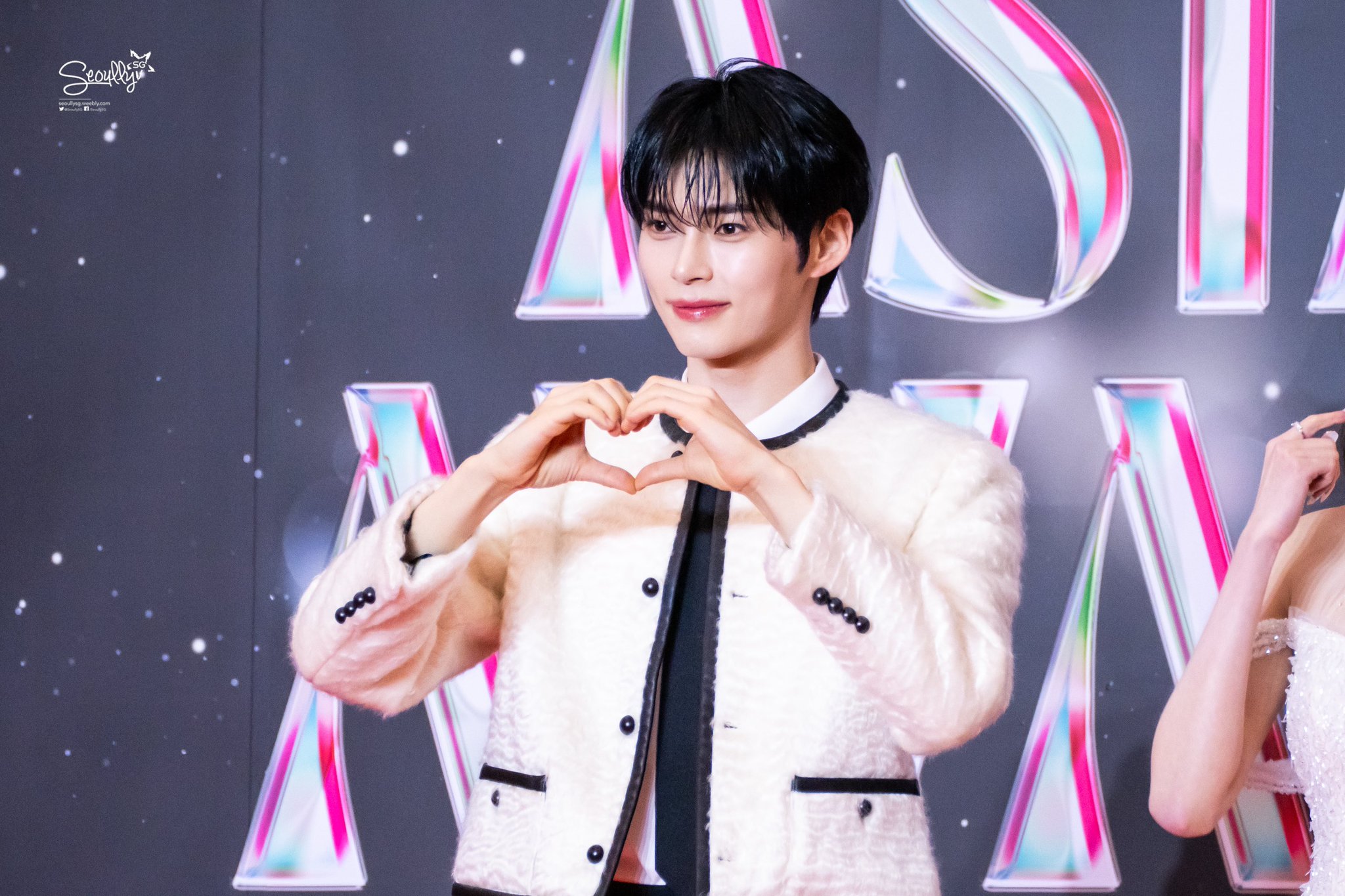 NCT127 写真集「アンニョン！ ＃SEOUL」（日本仕様） NCT特集～第2弾～ | KBS World