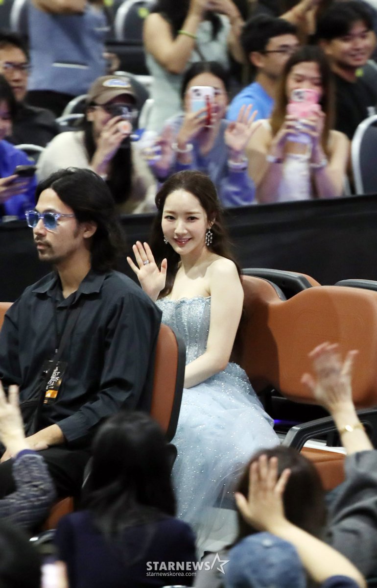 ทักทายประชาชนเว้อออ