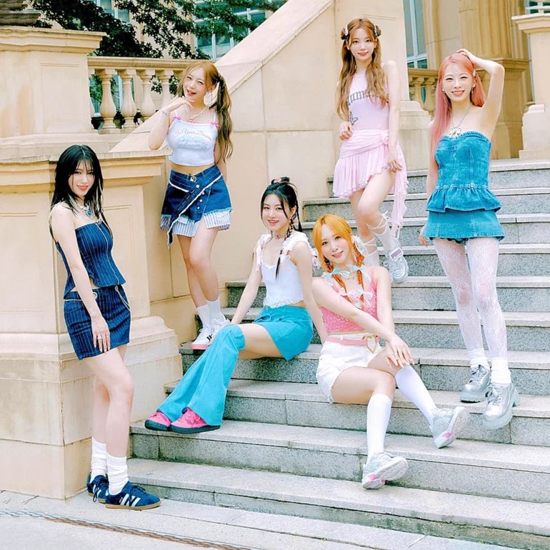 kchartsmaster's tweet image. Woollim Entertainment announces Rocket Punch’s Yeonhee, Yunkyoung, Sohee and Dahyun have decided to not renew their contracts and are leaving the company by December 31.

m.entertain.naver.com/article/109/00…