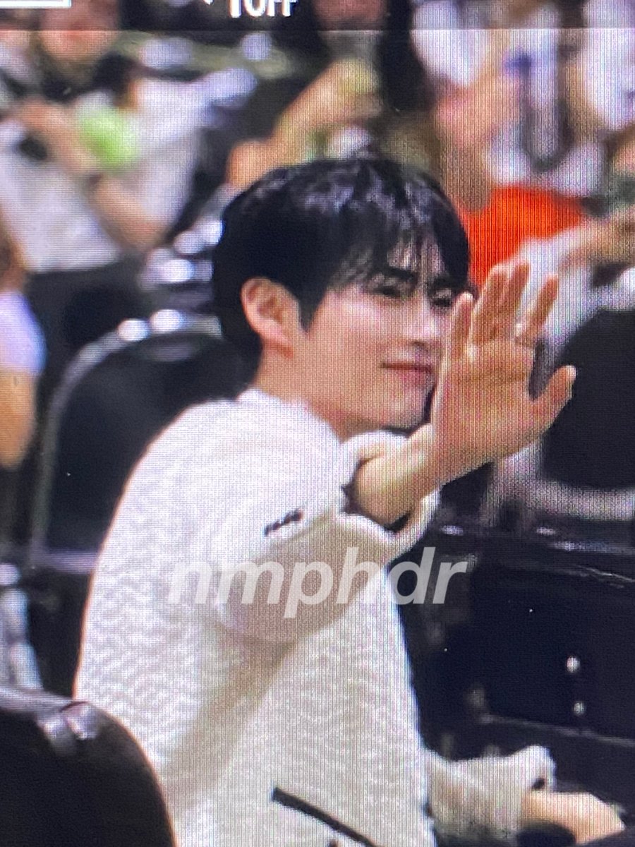 241227 AAA 프뷰

한빈아~ 🐹 오늘 MC화이팅 !!

#성한빈 #SUNGHANBIN
#ZB1 #제로베이스원
#AAA2024 #AAA2024inBKK