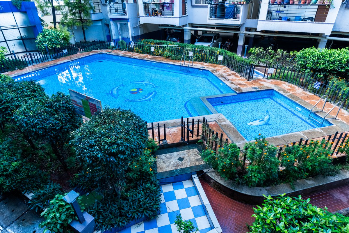 flenthomes's tweet image. Whitefield fam, this one’s for you 🏡 

Imagine this: 
✨ Living here means you’re just a short stroll away from the metro station 
✨ You wake up every morning to pool-facing views that instantly lift your mood
✨ Your living room is spacious enough for cozy Netflix nights or…