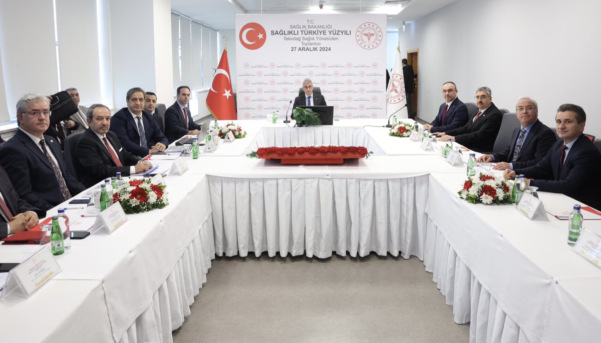 Sağlık Bakanımız Prof. Dr. Kemal Memişoğlu başkanlığında Tekirdağ Sağlık Yöneticileri Toplantısı gerçekleştirildi.

Sağlık Bakanımız, ildeki sağlık yatırımları ve sağlık hizmetlerinin sunumuna ilişkin il yöneticilerinden bilgi aldı.