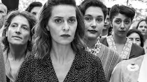 merlinpapin3's tweet photo. .@FredOL69007 .@tbarnaud #MerlinAwards2024 Voici Mon TOP30 des #MeilleursFilms vus en 2024
4 – #IlResteEncoreDemain de Paola Cortellesi (2024) avec Paola Cortellesi Valerio Mastrandrea Romana Maggiora Vergano Emanuela Fanelli Francesco Centorame Yonv Joseph
Face à son mari autoritaire et violent, Delia ne trouve du réconfort qu'auprès de son amie Marisa, avec qui elle partage des moments de légèreté et des confidences intimes. Leur routine morose prend fin au printemps, lorsque toute la famille en émoi s'apprête à célébrer les fiançailles imminentes de leur fille aînée, Marcella. Cependant, l'arrivée d'une lettre mystérieuse va tout
