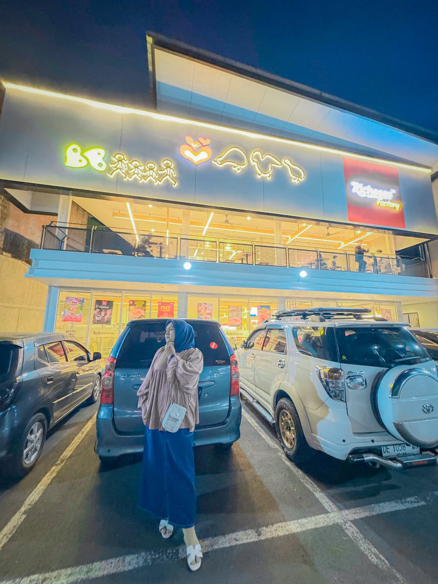 Kabari aku sebisamu saja, sekarang aku lebih baik menunggu daripada mengganggu.~