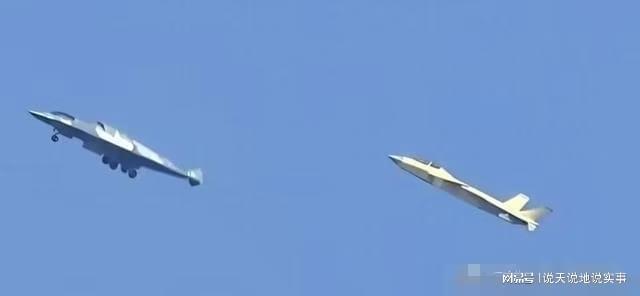 Cstechbeat's tweet photo. China's leap in aviation! A 6th-gen fighter completed its maiden flight on December 26, accompanied by a J-20S. #China #aviation #6Generation #fighter https://t.co/1D4ZKdSeFh