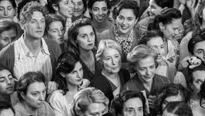 merlinpapin3's tweet photo. .@FredOL69007 .@tbarnaud #MerlinAwards2024 Voici Mon TOP30 des #MeilleursFilms vus en 2024
4 – #IlResteEncoreDemain de Paola Cortellesi (2024) avec Paola Cortellesi Valerio Mastrandrea Romana Maggiora Vergano Emanuela Fanelli Francesco Centorame Yonv Joseph
Face à son mari autoritaire et violent, Delia ne trouve du réconfort qu'auprès de son amie Marisa, avec qui elle partage des moments de légèreté et des confidences intimes. Leur routine morose prend fin au printemps, lorsque toute la famille en émoi s'apprête à célébrer les fiançailles imminentes de leur fille aînée, Marcella. Cependant, l'arrivée d'une lettre mystérieuse va tout