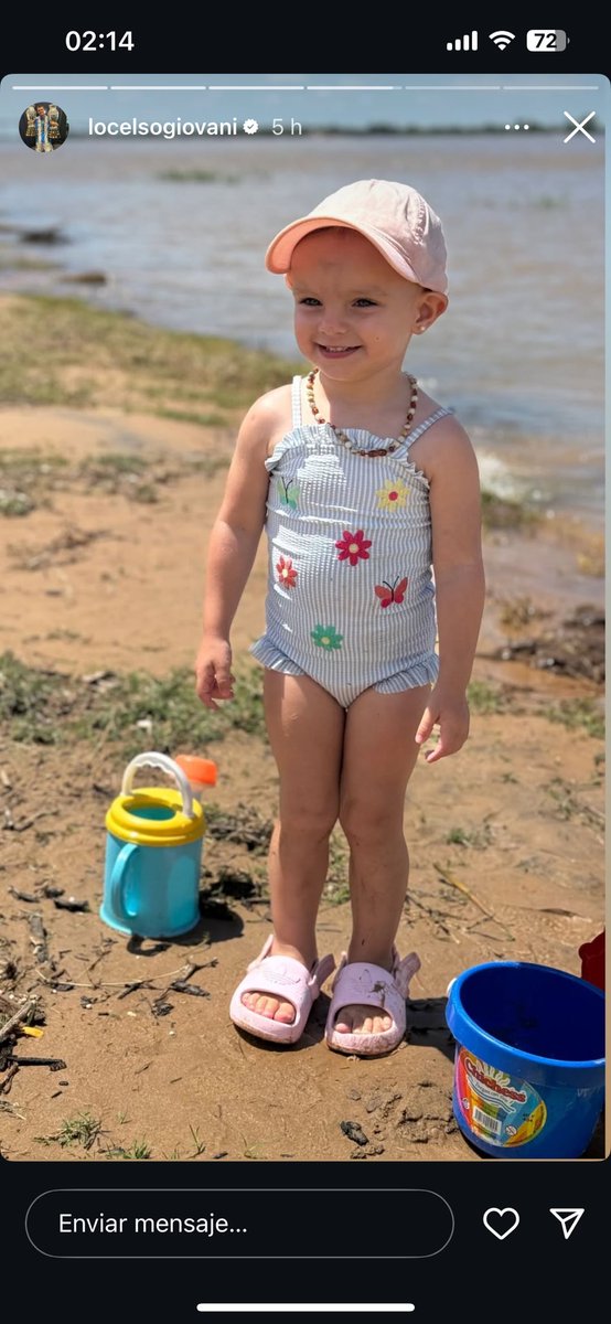 Che, ojo la nena, no vaya a ser cosa que la agarre una palometa o una bala. Tan insegura que es esta ciudad…

(Amo a esta familia)