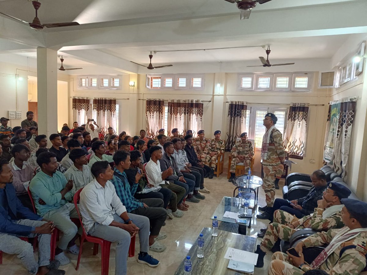 ITBP_official's tweet image. 25 Bn #ITBP, Tezu, Arunachal Pradesh, in collaboration with Aadhunik India Foundation, organized a Pre-Recruitment Programme for #CAPFs at Mahadevpur Circuit House, Namsai. The programme witnessed the participation of 112 enthusiastic youths from Arunachal Pradesh.
#HIMVEERS