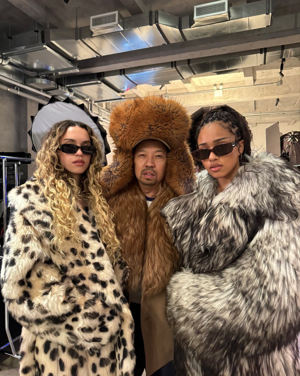 tianiceworld's tweet image. 𝐀 su 𝐝ūo favorito lo encuentran #𝚅o𝐥𝕒n𝖉o𓄹𝙷𝐢g𝚑 ⋆.˚ al ritmo del #𝙼ā𝕣𝚢·初めʼ𝐶o͞me𝚋𝕒c𝚔 ★ porque a pesar de ser una #𝐒𝕒o𝐭o𝚖e伤心ː𝔏o͞vǝ 🥀 es completamente bailable como para tenernos meneando la colita. ୭˚. ᵎᵎ

𝚜o̲ 𝒷itter ๋࣭ ⭑ 𝚃ia𝕣a 𓏲ּ