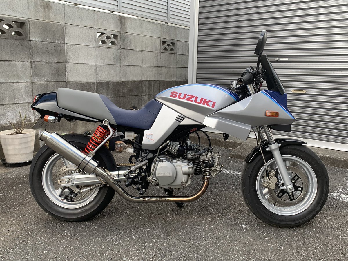 aOuQDq6UfvB689p's tweet image. スクリーン、ウインカー付けて青鯖号完成。
年内に登録して、試走・セッティングできました。
#GS50
#ミニカタナ